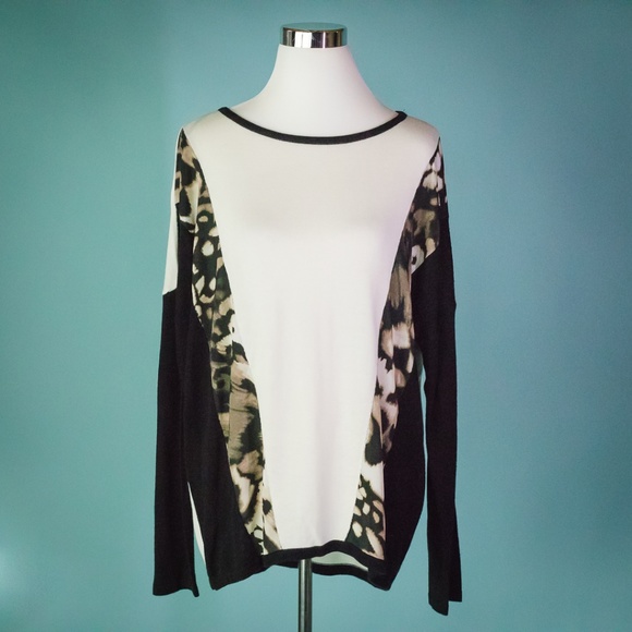 Calvin Klein Sweaters - NWT Calvin Klein Large Animal Print Sweater
